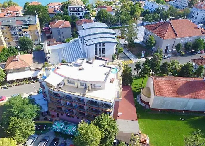 Hotel Family Diana 2*